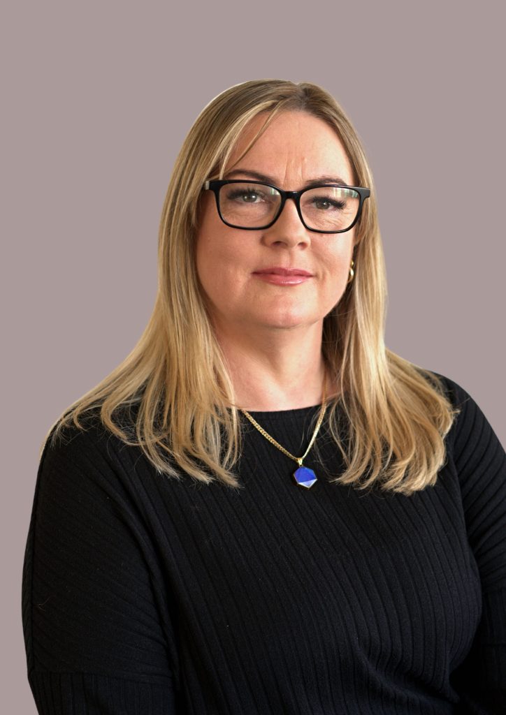 Suzanne Ellis